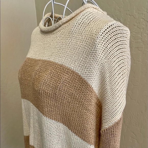 Beautiful Sweater Brand New with tags - Picture 6 of 9